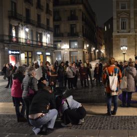 Imatge general de les persones que es van concentrar a la plaça Sant Jaume el 17 de febrer